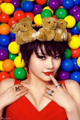 组图：徐冬冬圣诞写真 打造浓郁节日气氛