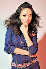 组图：新人于瑛楠时尚大片 外形甜美娇俏可人