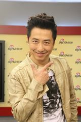 高清组图：庾澄庆做客畅聊新专辑《到死都要18岁》