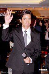 高清图：竹野内丰首度来港 众多媒体到场采访