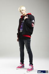 组图：韩男团B.A.P拍写真展阳光帅气青春活力