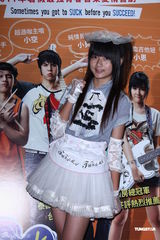 组图：许雅涵吴佩珊美少女比拼 出席《音为爱》首映