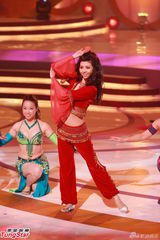 组图：《欢乐满东华2012》落幕 那英西装助阵