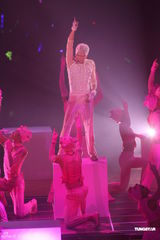 组图：郭富城个唱变型金刚舞台华丽震撼