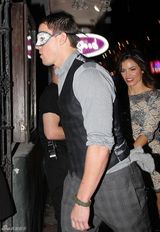 组图：查宁携妻前往新酒吧 斯坦森带女友捧场