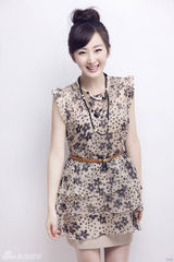 组图：程媛媛写真俏皮花苞头率真可爱