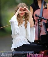 策划：唱歌要有独特范儿 湿身嘶吼狂甩头