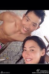 组图：张柏芝清凉装变水上健将 素颜变包子脸