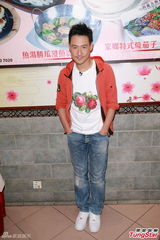 组图：张学友自认严父 与爱女相处如朋友