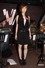 组图：泳儿未来不会奉子成婚 与官恩娜同场演出