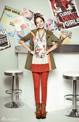 组图：宋智孝秋装写真 醒目惹眼秀可爱朋克风