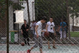 组图：陈晓【演员】街头与小伙伴打篮球 远投进筐展球技