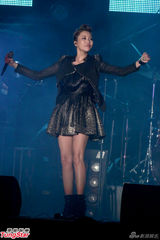 组图：A-Lin落泪小宇忙救场 信旋风登台引高潮