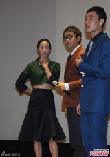 组图：韩雪遇裸男粉丝强抱 间接承认有男友