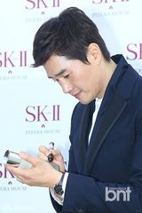 组图：韩星刘智泰出席品牌纪念活动绅士帅气