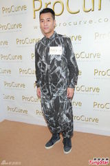 组图：梁汉文为老婆投资 情趣兼护肤稳赚不赔