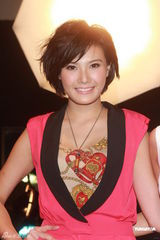 组图：特约演员性感亮相《一路向西》媒体探班