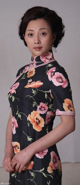 组图：《延安爱情》热播 殷桃旗袍装演绎时尚大片