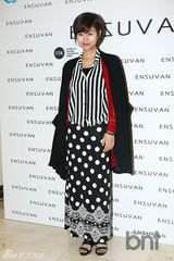 组图：李钟硕亮相时装周 f(x)Amber中性风帅气