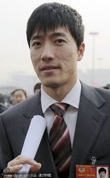 组图：明星委员亮相政协闭幕 刘翔遭媒体围堵