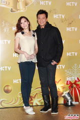 组图：香港电视办圣诞派对 王维基招揽亚视弃将