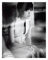 组图：李宇春再登杂志封面 黑白大片清新自然 