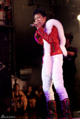 高清：韩庚个唱痛哭谢歌迷 破茧迎重生周杰伦送祝福