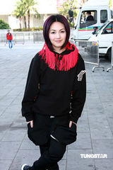 幻灯：劲歌颁奖礼拜神 四大公司歌手缺席杨千嬅失落