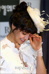 组图：韩女星李宥真宣布将结婚 朴秀洪担任主持