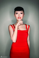 组图：黄姿琪拍亮丽大片 烈焰红唇秀性感