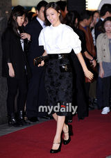 组图：孙泰英黄静茵朴诗妍等出席时尚秀