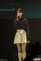 组图：韩星IU香港开唱 粉丝落泪不忍离场