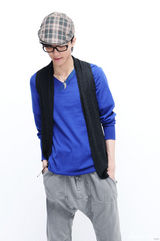 组图：许嵩全新写真曝光 文艺范不忘卖萌