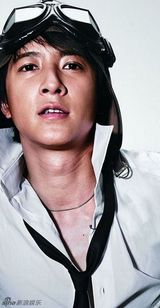 幻灯组图：韩庚多面发展风头正劲 成时尚杂志新宠 