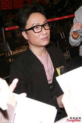 组图：《笑功》吴君如郑中基上演激烈床戏