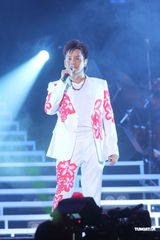 高清组图：温拿演唱会圆满结束 财源滚滚开心到底