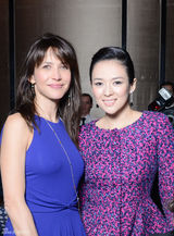 组图：章子怡裤装亮相巴黎 与苏菲玛索同看秀