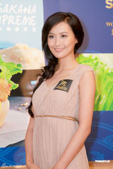 高清图：陈法拉出席美食活动 淡雅装扮展笑容 