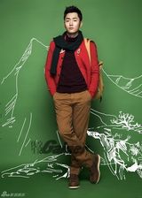 组图：李东学写真变身运动潮男 笑容迷人