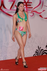 组图：亚姐泳装火辣秀胸 怪咖多女版王祖蓝现身