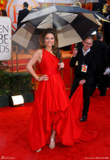 高清组图：金球奖红毯 玛丽亚-曼努诺斯红色礼服秀