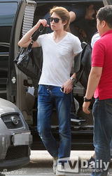 组图：CNBLUE赴菲律宾开世界巡演《Blue Moon》