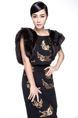 组图：辣妈苏岩全新写真华丽优雅贵族范