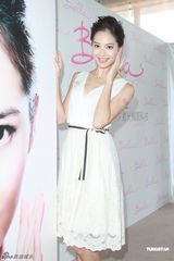 白歆惠低胸裙亮相上围缩水 自曝三年后结婚(图)