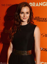 组图：莉顿-梅斯特黑裙妩媚亮相电影活动