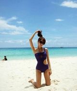 组图：韩国大学女教师泳装照 精致脸蛋性感身材