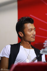 组图：《快乐男声》直播四导师受访神采奕奕