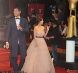 组图：上海电影节金荷娜裸色长裙秀优雅身姿