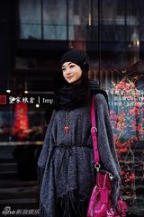 组图：宋轶受邀拍初春街拍大片秀春色甜美范儿