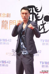 组图：陈怡蓉演风骚老板娘 王阳明开镜汗如雨下